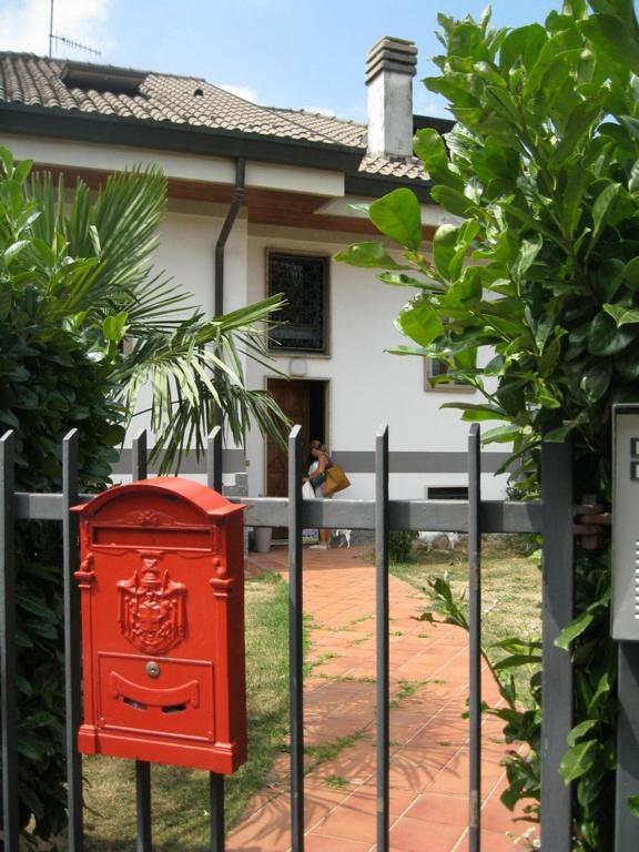 La Casa Dei Pini Bed & Breakfast Malnate Exterior foto