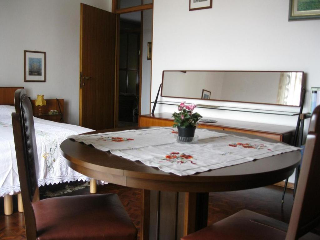 La Casa Dei Pini Bed & Breakfast Malnate Exterior foto