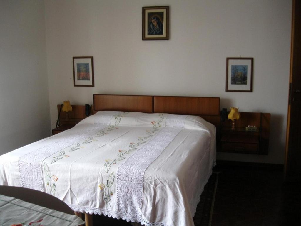 La Casa Dei Pini Bed & Breakfast Malnate Exterior foto